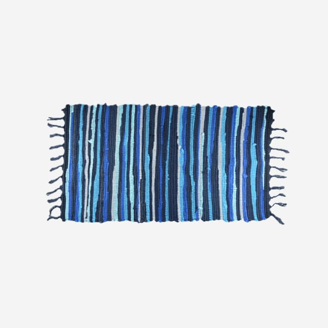 Barevná tkaná rohožka s třásněmi