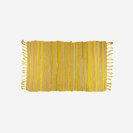 Barevná tkaná rohožka s třásněmi