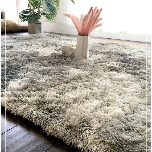 Světle šedý měkký koberec shaggy