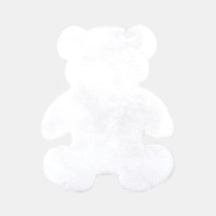 Bílý koberec ve tvaru medvídka