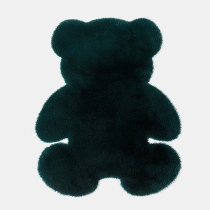 Tmavě zelený koberec ve tvaru medvídka
