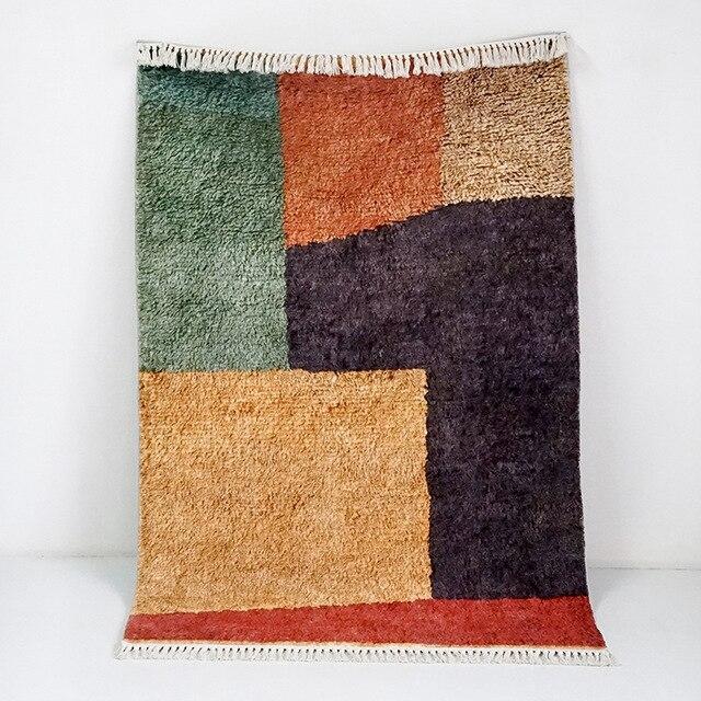 Režný a hnědý koberec shaggy styl