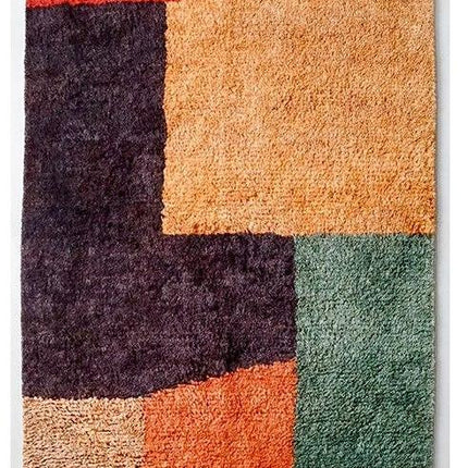 Režný a hnědý koberec shaggy styl