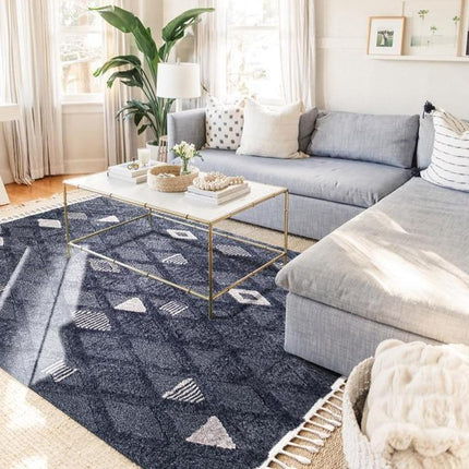 Černý vlněný koberec s diamantovým vzorem