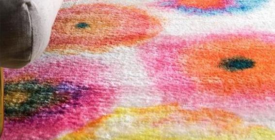 Barevný koberec do obýváku s květy