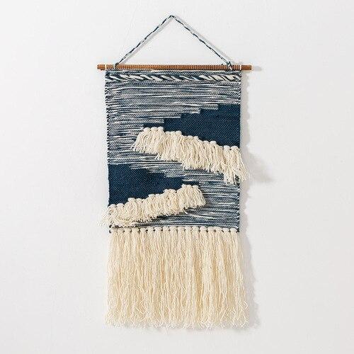 Modrá nástěnná tapiserie s třásněmi