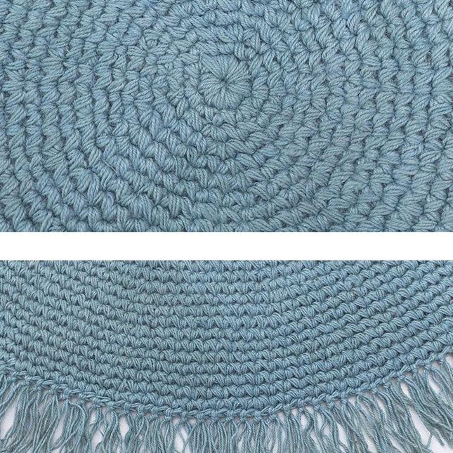 Kulatý petrolejově modrý koberec s třásněmi