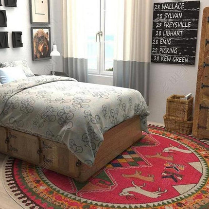 Kulatý fuchsiově růžový koberec boho stylu