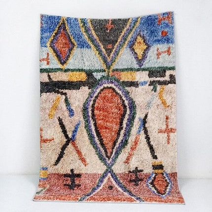 Berberský koberec do obýváku s třásněmi