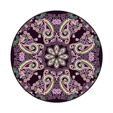 Kulatý tmavě fialový koberec s ornamenty